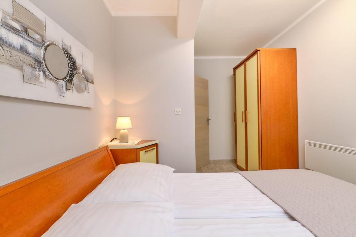 Apartments Enna Mali Losinj Ngoại thất bức ảnh