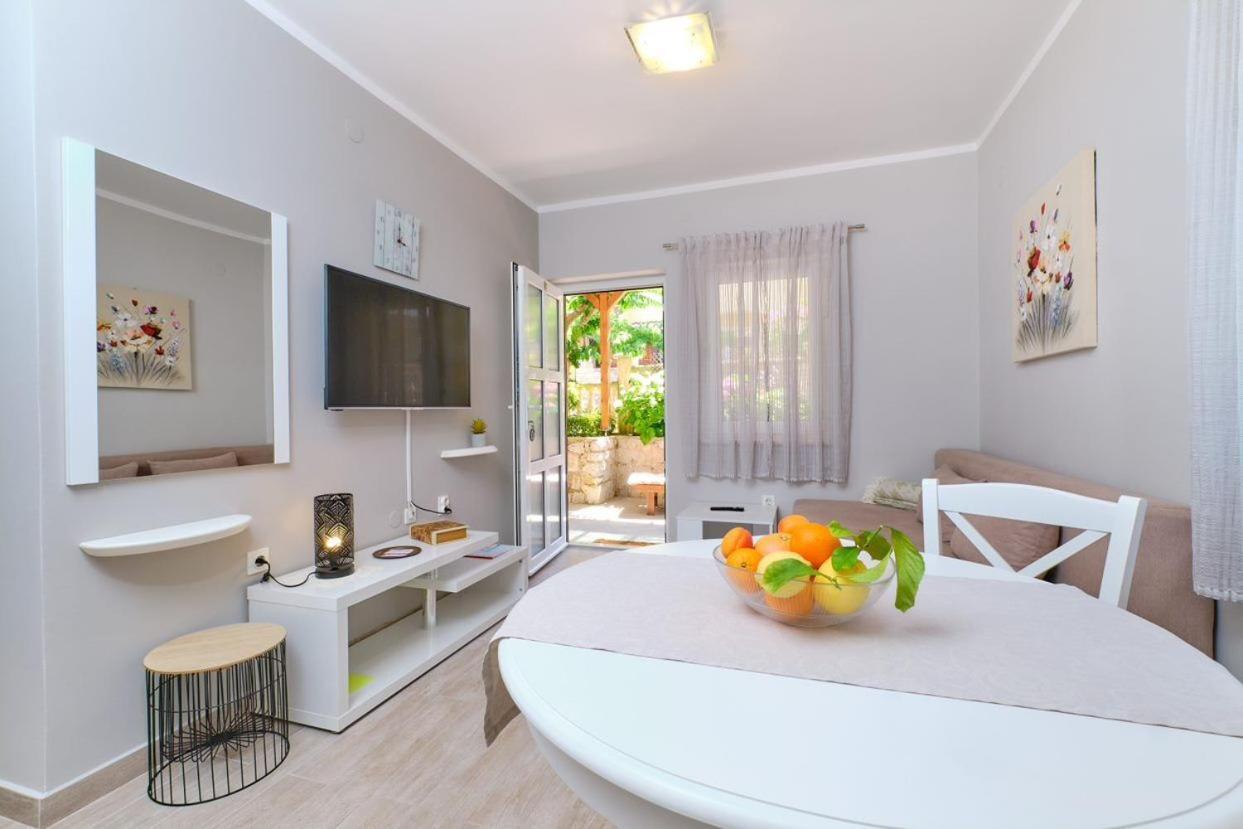 Apartments Enna Mali Losinj Ngoại thất bức ảnh