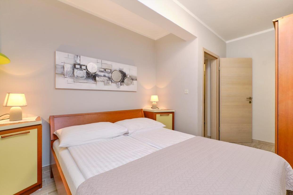 Apartments Enna Mali Losinj Ngoại thất bức ảnh