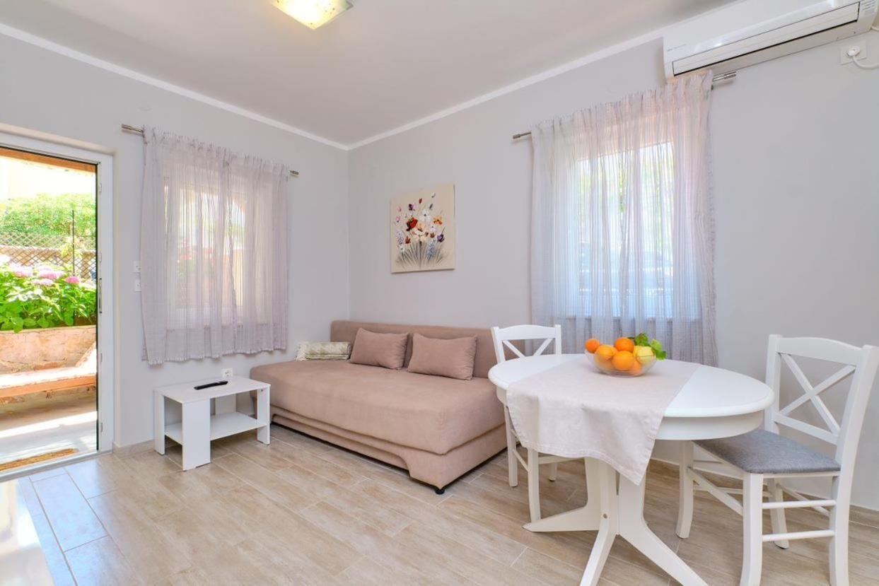 Apartments Enna Mali Losinj Ngoại thất bức ảnh