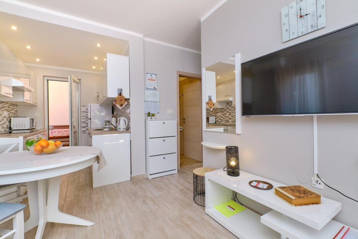 Apartments Enna Mali Losinj Ngoại thất bức ảnh