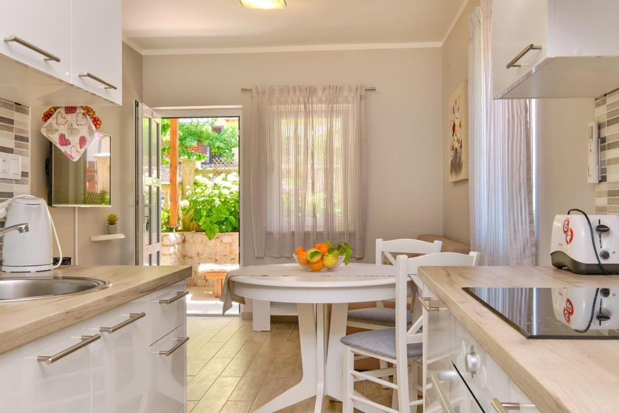 Apartments Enna Mali Losinj Ngoại thất bức ảnh