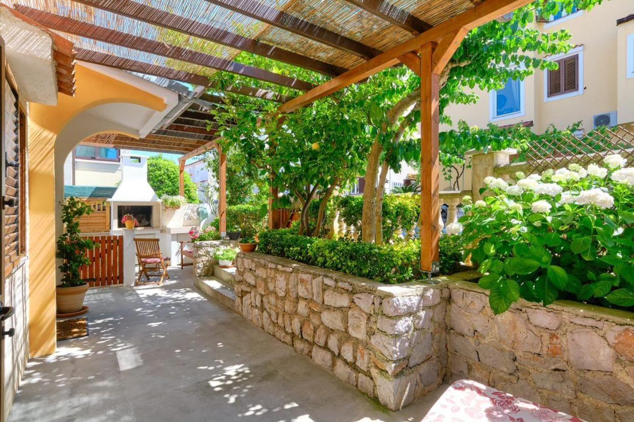 Apartments Enna Mali Losinj Ngoại thất bức ảnh