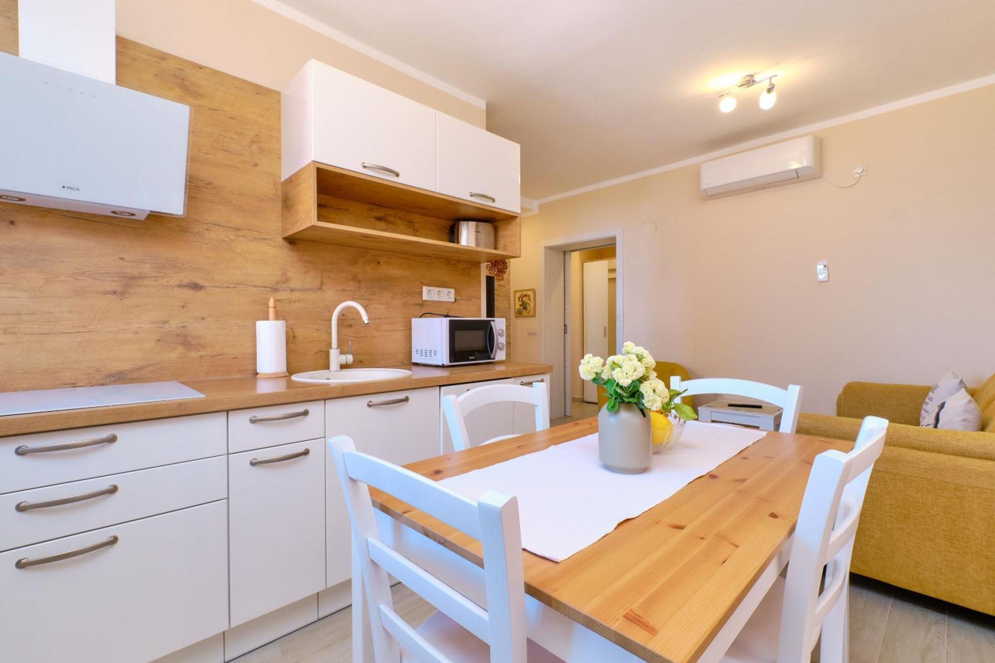 Apartments Enna Mali Losinj Ngoại thất bức ảnh